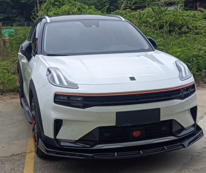 Bodykit Lynk & Co 06